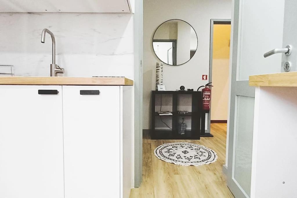 Lovling And Friendly With Terrace Apartamento Porto