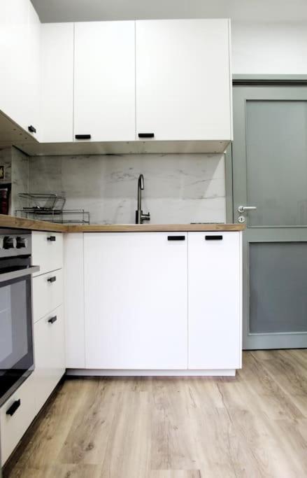 Lovling And Friendly With Terrace Apartamento Porto